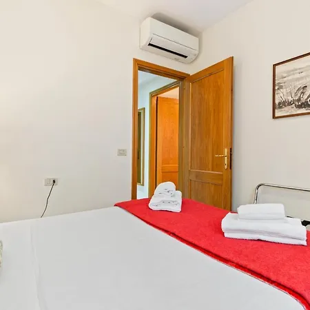 아파트 Guesthost - Borgo Pinti Cozy Flat